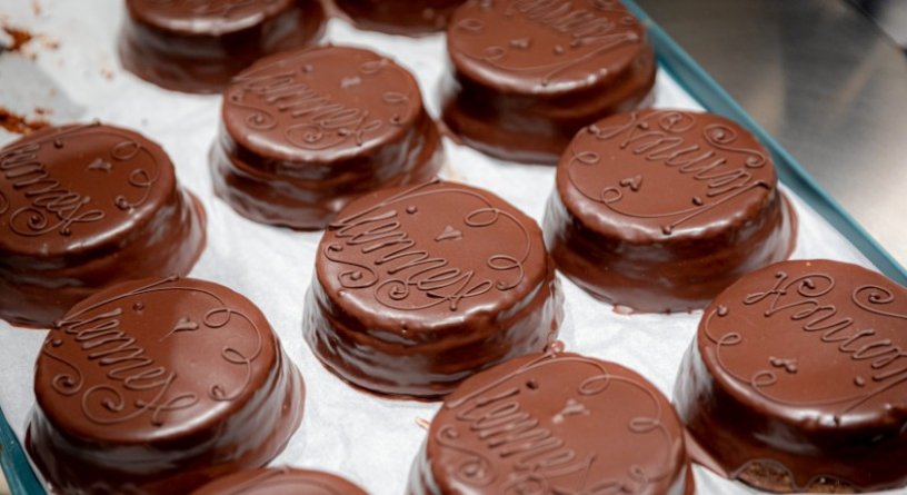 Torte ricoperte di cioccolato